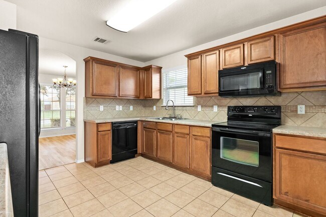 Photo - 6106 Emilie Ln