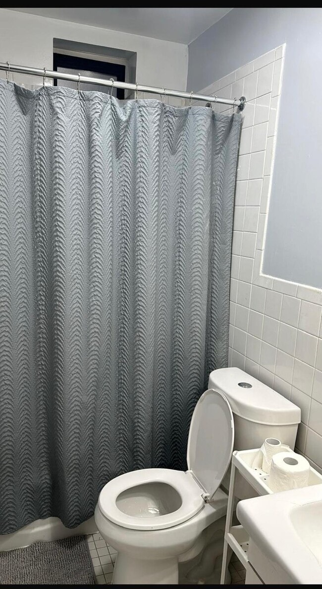 Photo - 1200 Woodycrest Ave Unidad Apt 2F