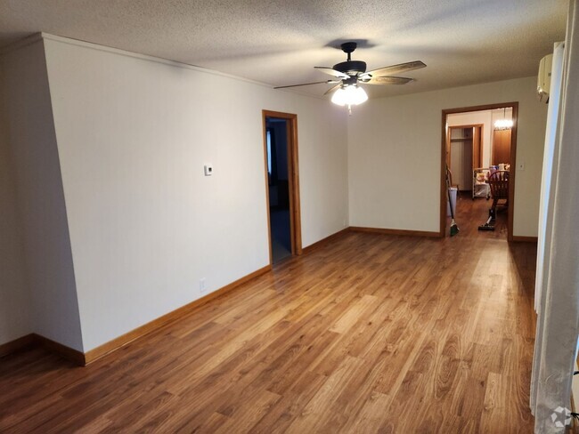 Building Photo - 3 bedroom 1 bath upper level unit in Pierz Rental