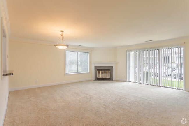2BR, 2BA - 1240SF