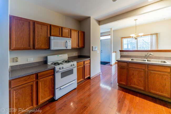 Photo - 850 County Line Rd