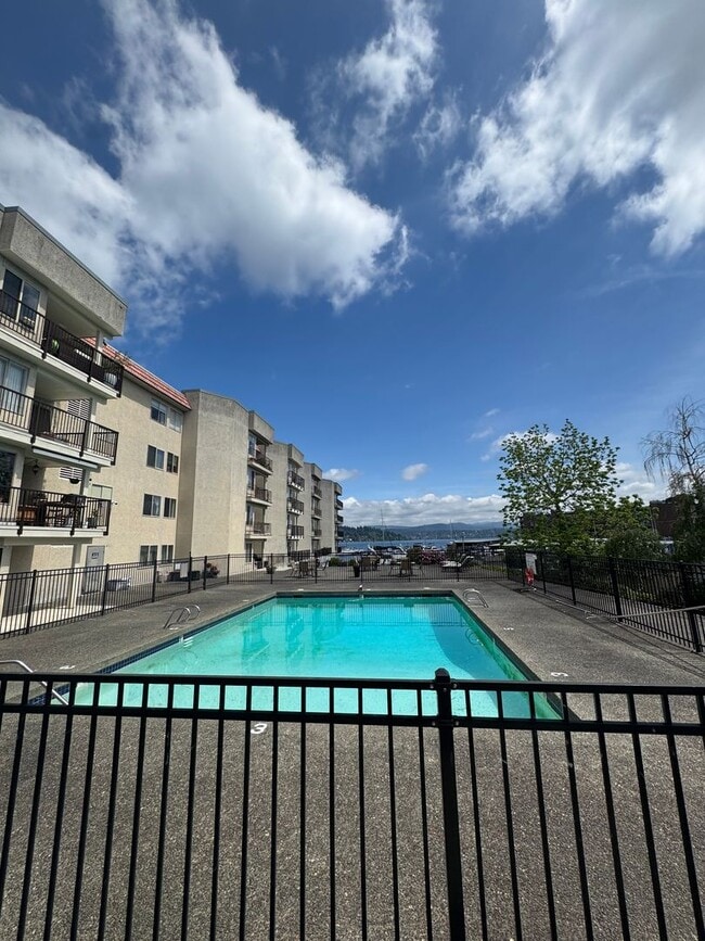 Building Photo - Gorgeous Condo in Seward Park with 2 Parking Spaces, Steps Away from Pool with Water View! Unit 203