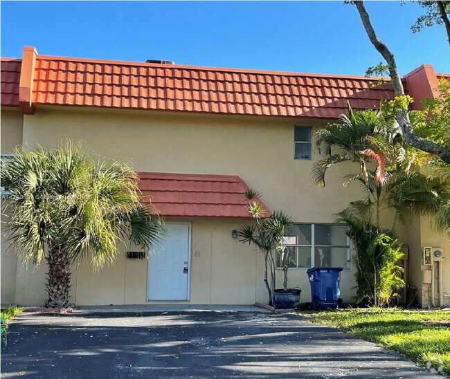 Building Photo - 7132 NW 169th St Rental