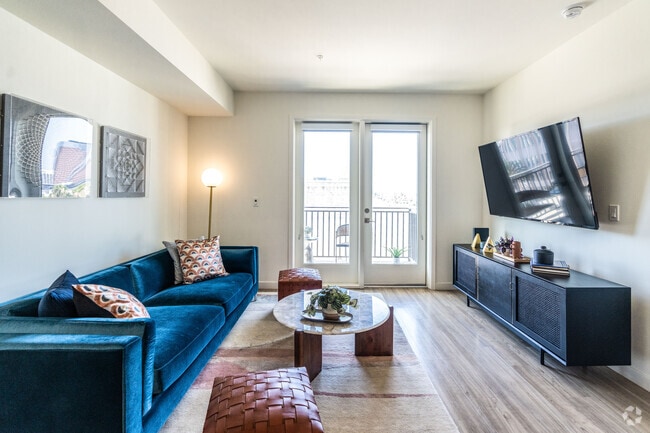 1BR, 1BA - 792 SF