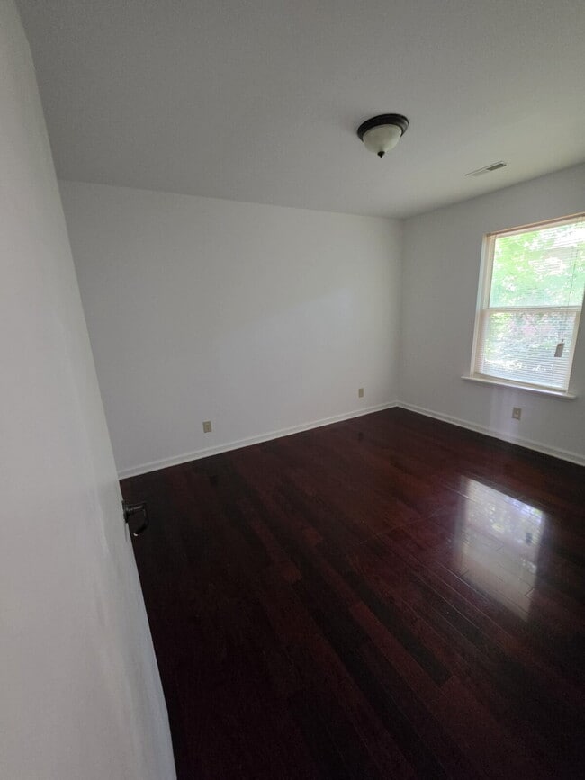 Comfortable 2-Bedroom Unit with Washer, Dryer & Off-Street Parking