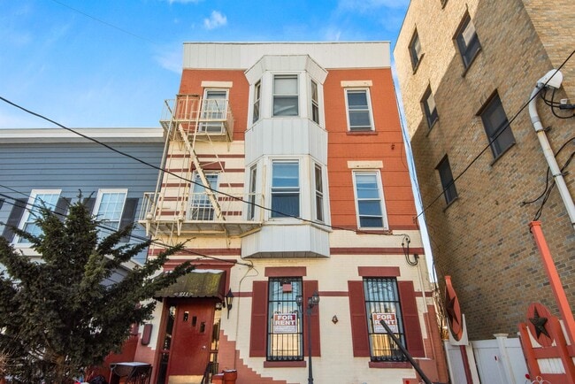 Building Photo - 211 41st St Unit 2