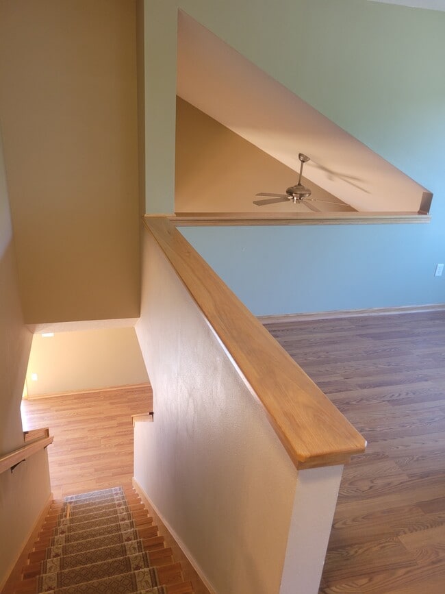 Escaleras - 601 Orchard Hills Dr