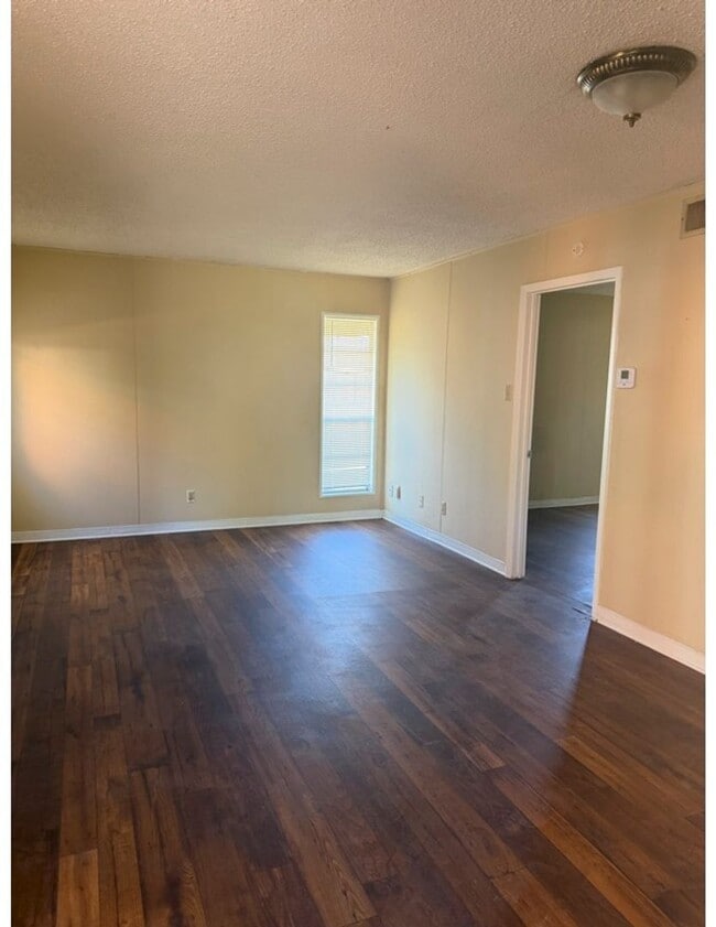 Photo - 2021 Austin Ave Unidad 2021 Austin Ave. #6