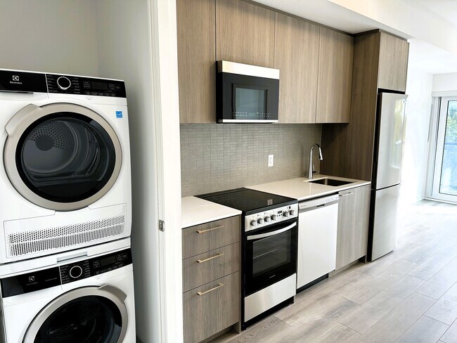 Photo - Stunning 1+Den At The Narrative Condos! Unit 209A