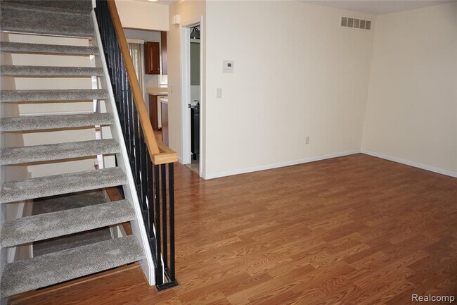 Photo - 37680 Charter Oaks Blvd