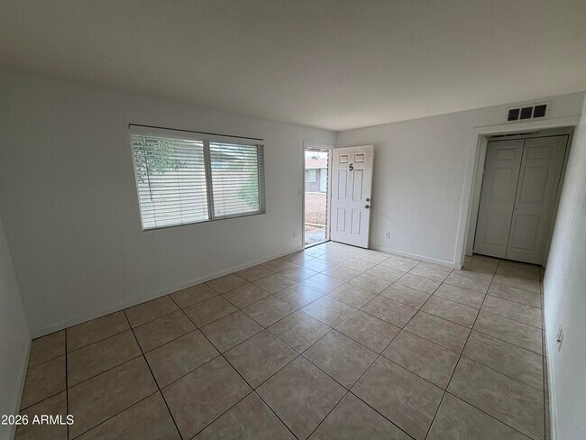 Photo - 625 E Broadway Rd