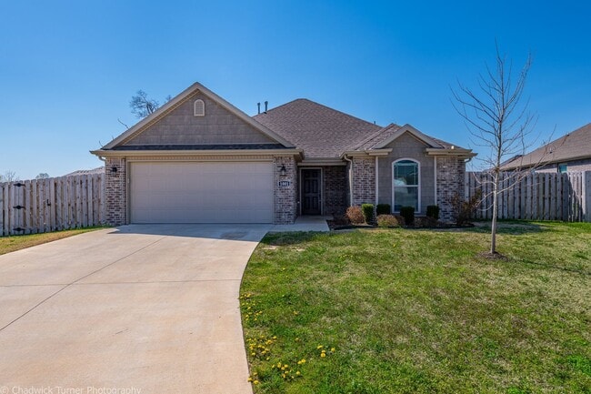 Building Photo - ***1001 Gardenia Street***