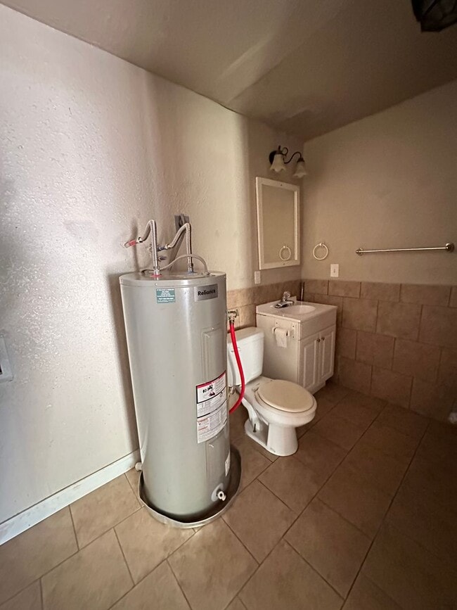 Photo - 421 Poplar St