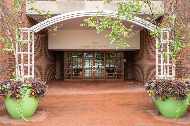 Photo - 75-83-83 Cambridge Pkwy Unidad 101