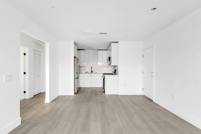 5606 Lexington Ave