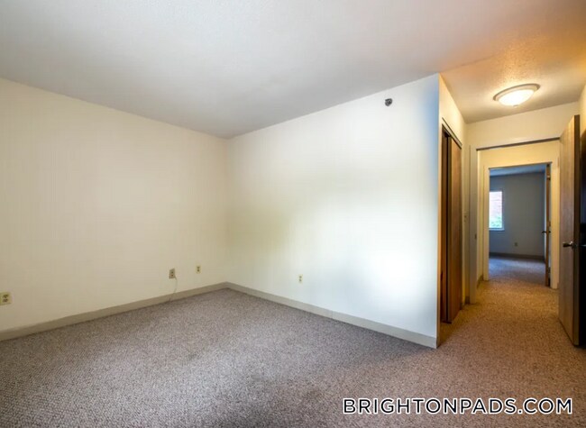 Photo - 144 N Beacon St Unidad A2