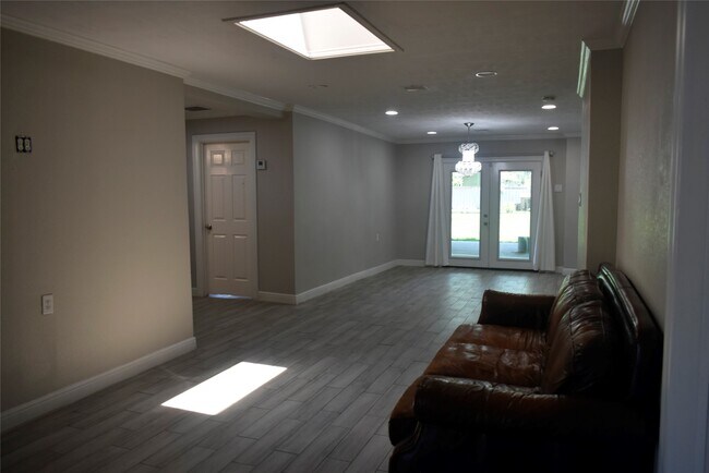 Photo - 5922 Lavender St