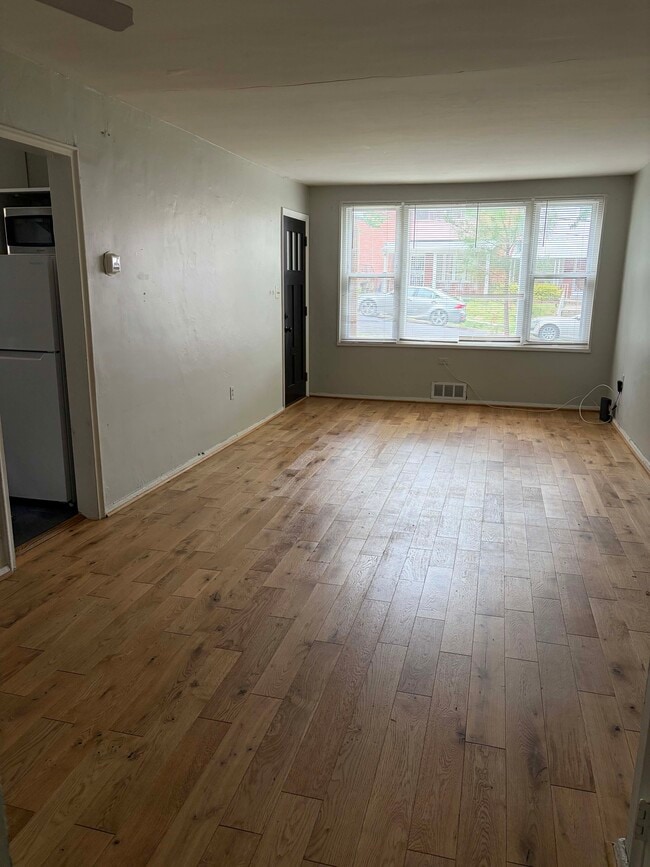 107 Victor St NE Unit 1