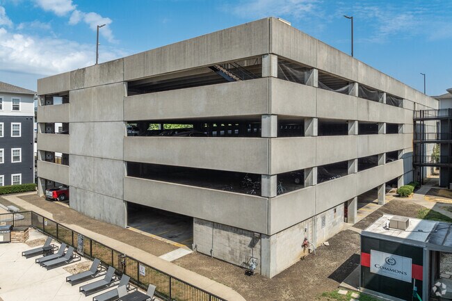 Onsite Parking Garage - Altitude Columbus