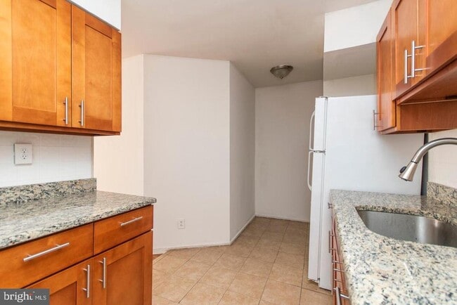 Building Photo - 2041 N 15th St Unit 1