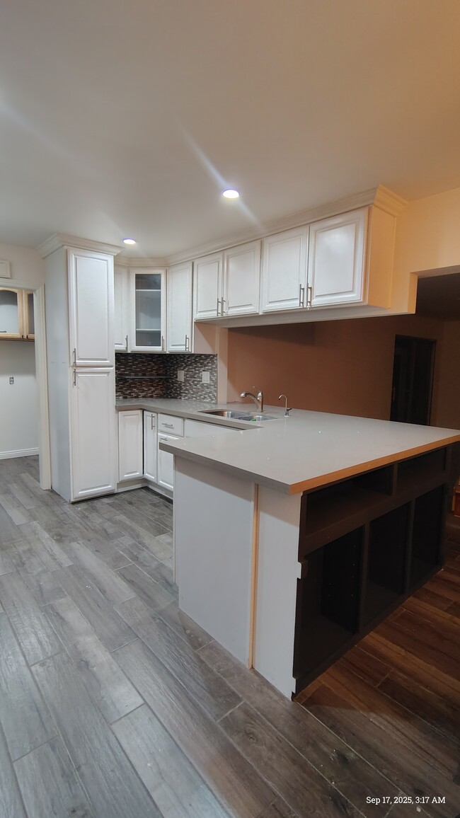 Building Photo - 10613 Hamden Ave Rental
