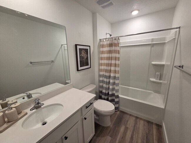 3294 E Elkhorn Ln Unidad Bedroom 1
