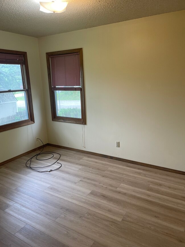 Photo - 403-405 S 8th Ave