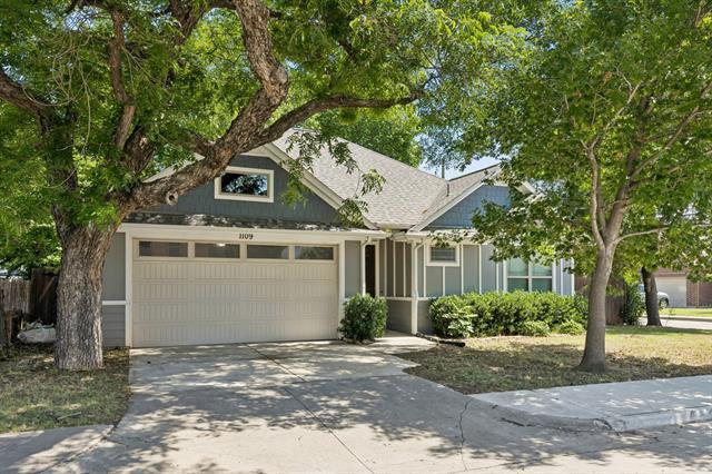 Photo - 1109 Moore St