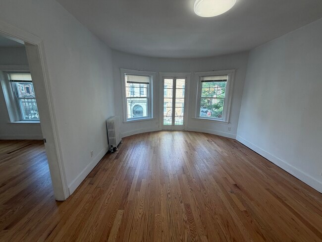 41 Strathmore Rd Unit 4