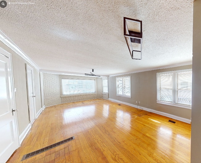 Photo - 4329 Roanoke Pkwy