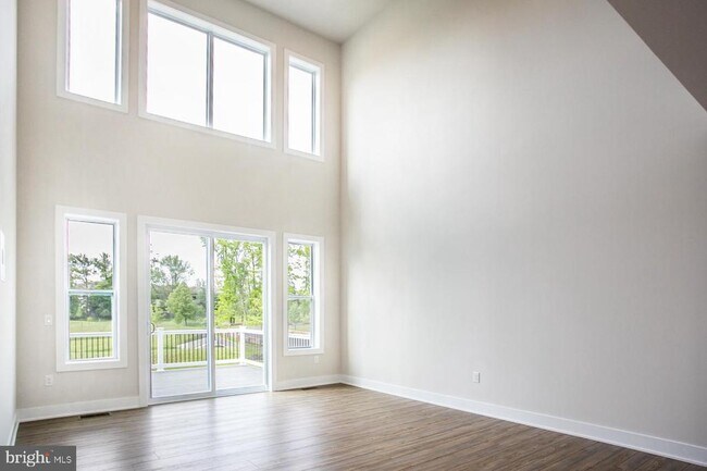 Photo - 665 Levering St