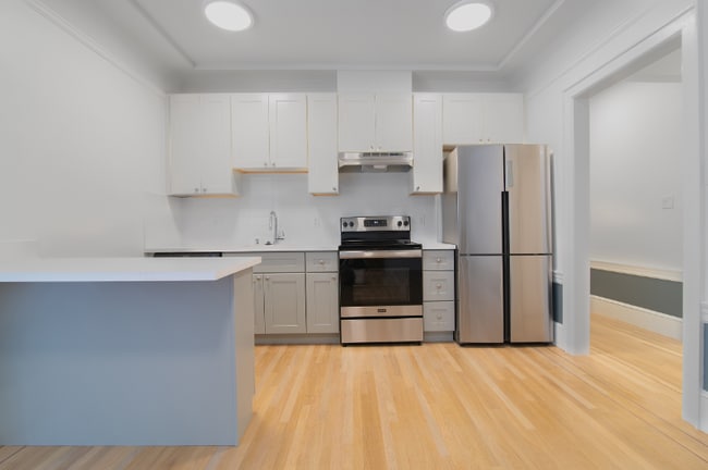 Photo - 670 Lombard St Unit .