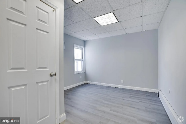 Building Photo - 10 E Carroll St Rental