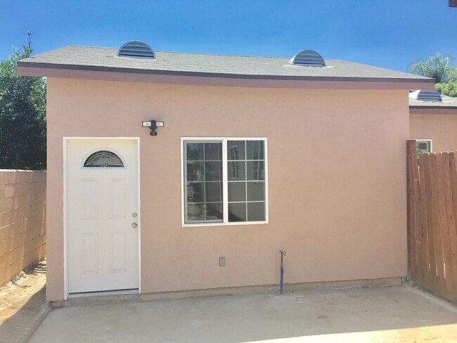 Photo - 1046 Laurel Ave Unit Studio 1040