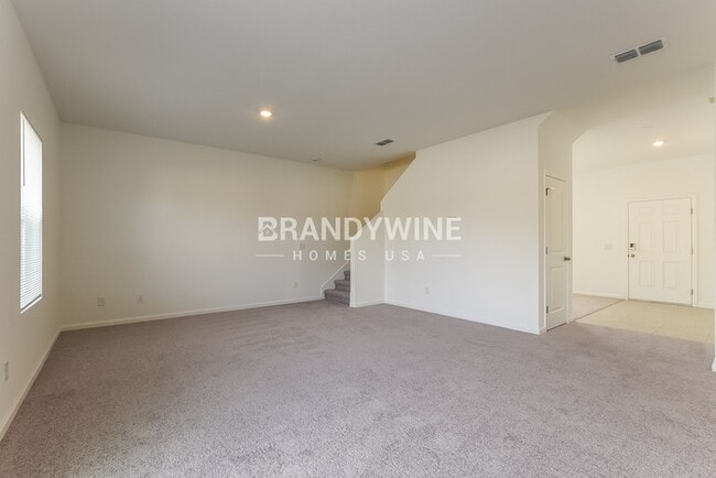 Photo - 1650 Effra Wy