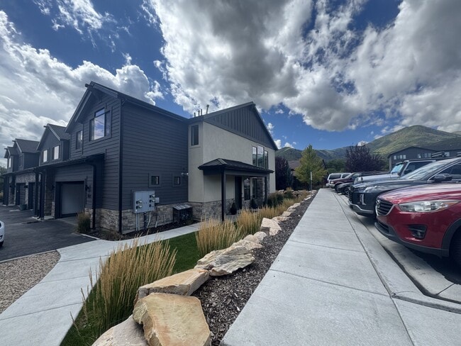 Building Photo - 1137 520 W
