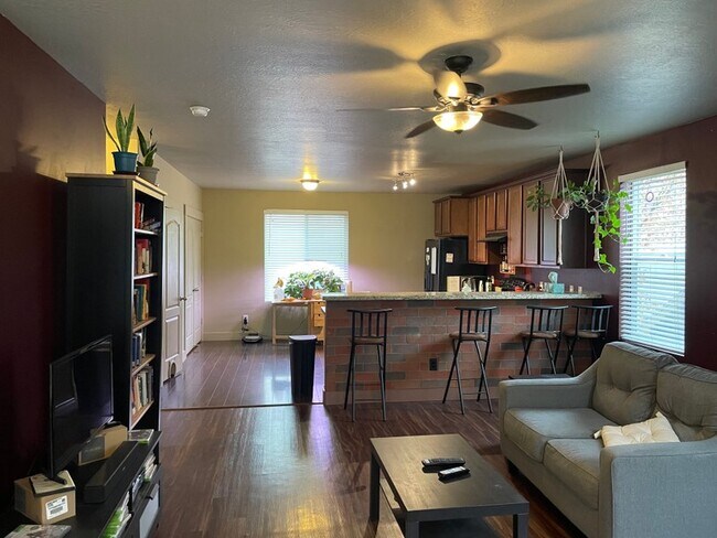 Photo - 120 Arbroath Ln