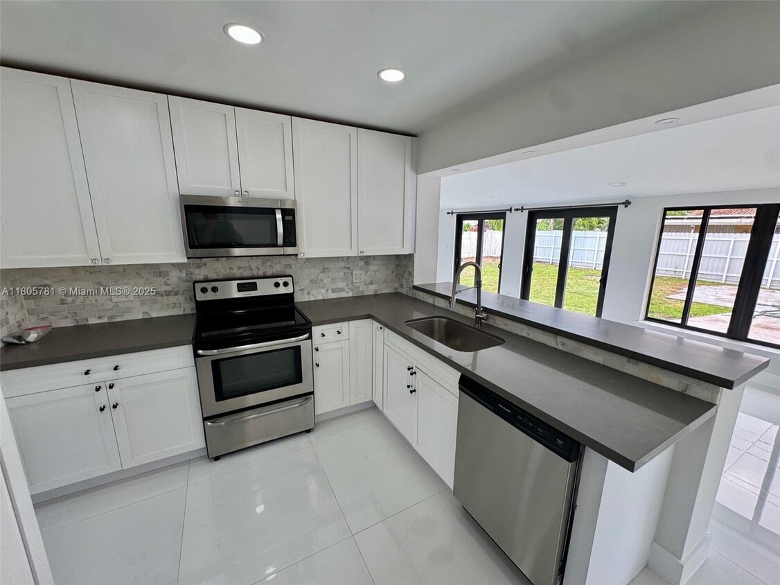 Photo - 8360 SW 46th St (Miami, FL)