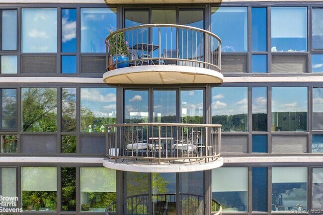 Photo - 2521 Palisade Ave Unit 11B