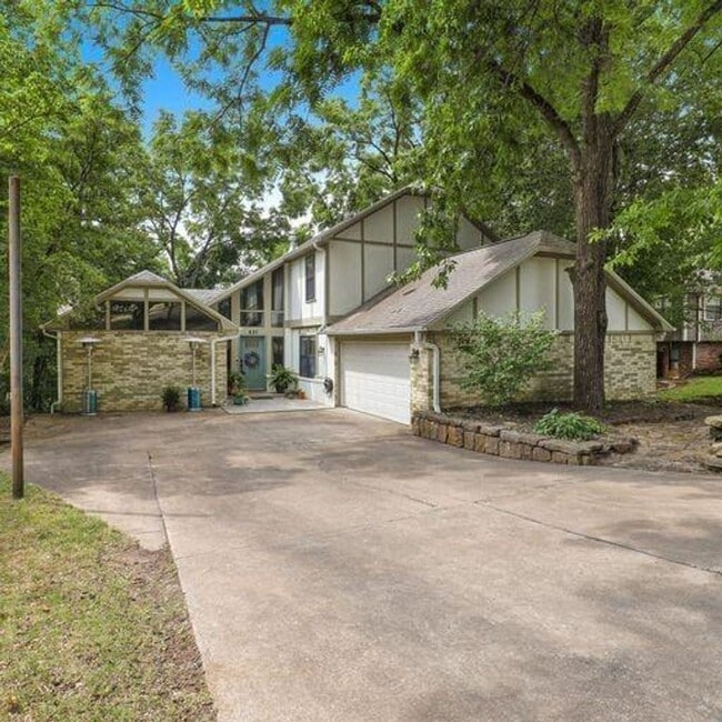 Building Photo - Spacious 5-Bedroom Home with Scenic Backya...