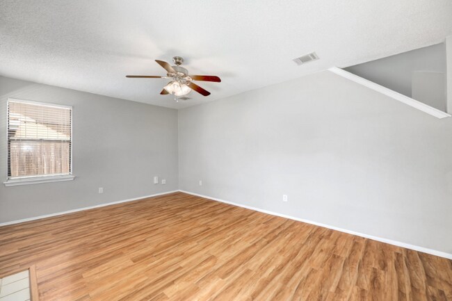 Photo - 2102 Bluebonnet Dr