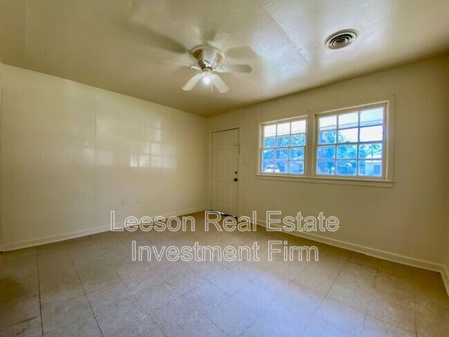 Photo - 3020 Conmar St