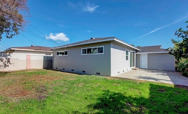 Photo - 24617 Marine Ave