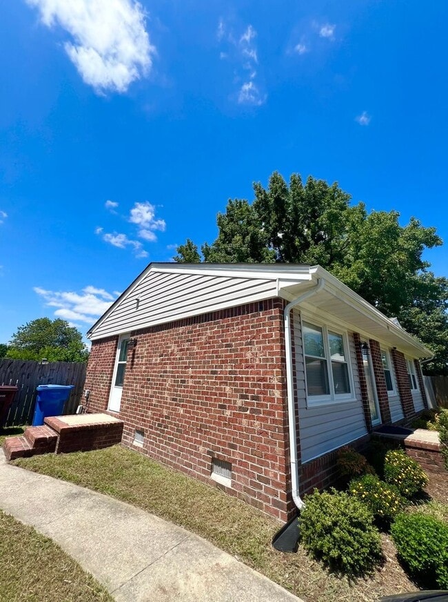 Photo - 908 Serf Ct