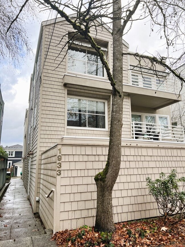 Building Photo - Stunning 2 Bedroom Townhouse Just Steps to...