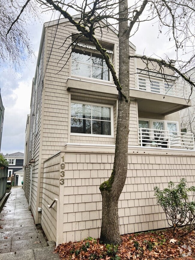 Building Photo - Stunning 2 Bedroom Townhouse Just Steps to...