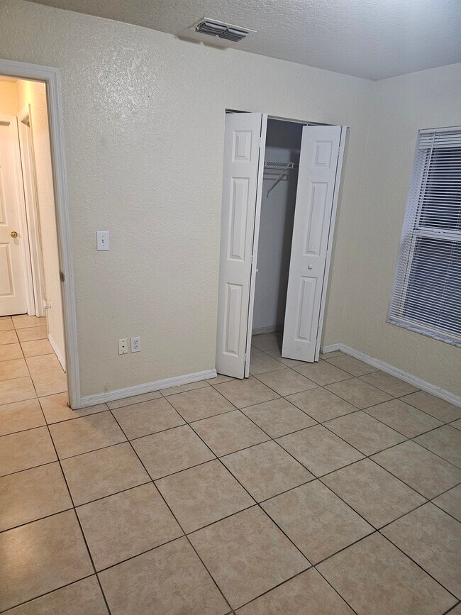 Photo - 523 Silver Way Dr