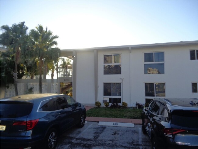 Building Photo - 1001 S Riverside Dr Unit 105 Rental