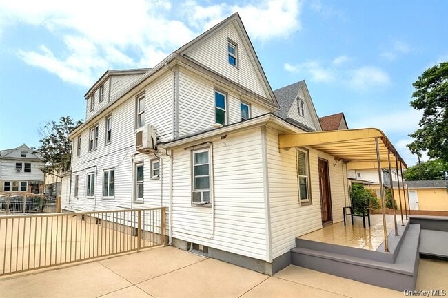 Photo - 107-43 Inwood St