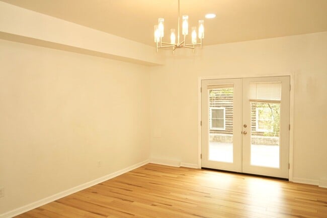 Building Photo - 4 Rockbrook Dr Unit Basement